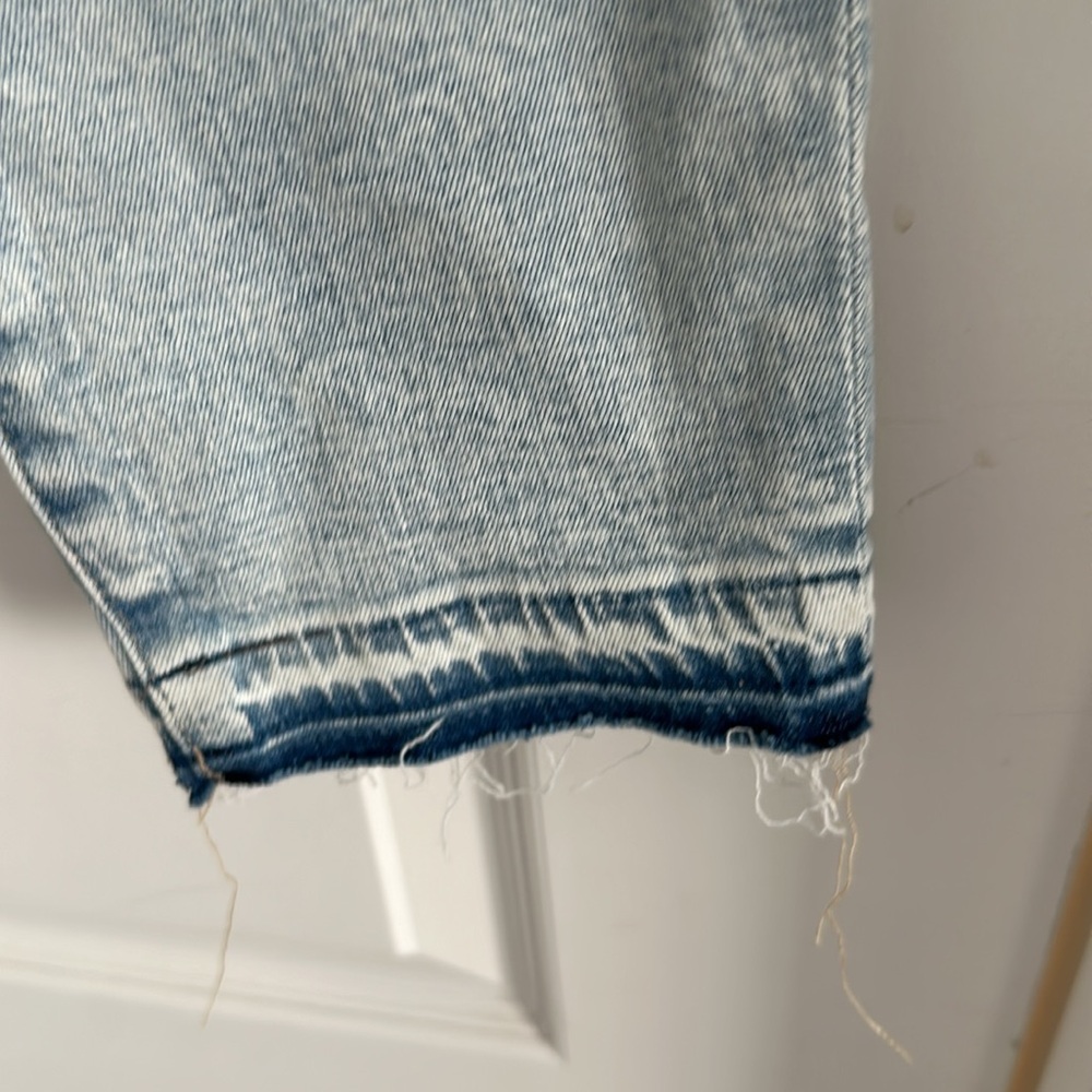 Frame Denim distressed wash with raw edge leg - Picture 3 of 3